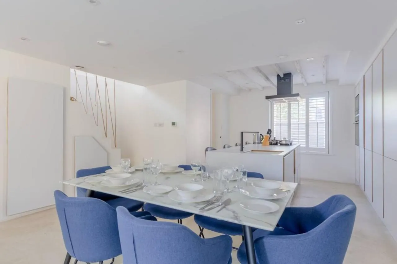 Luxury 2 Bedroom Garden Flat - Hackney London