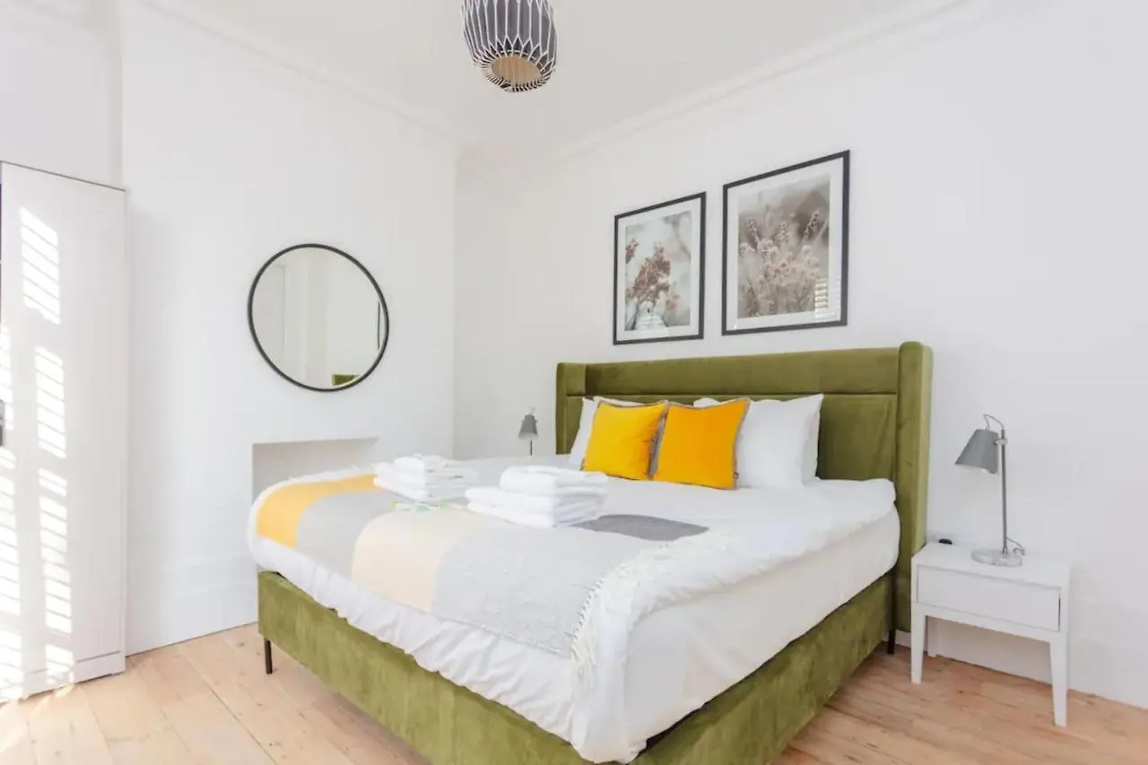 Luxury 2 Bedroom Garden Flat - Hackney London