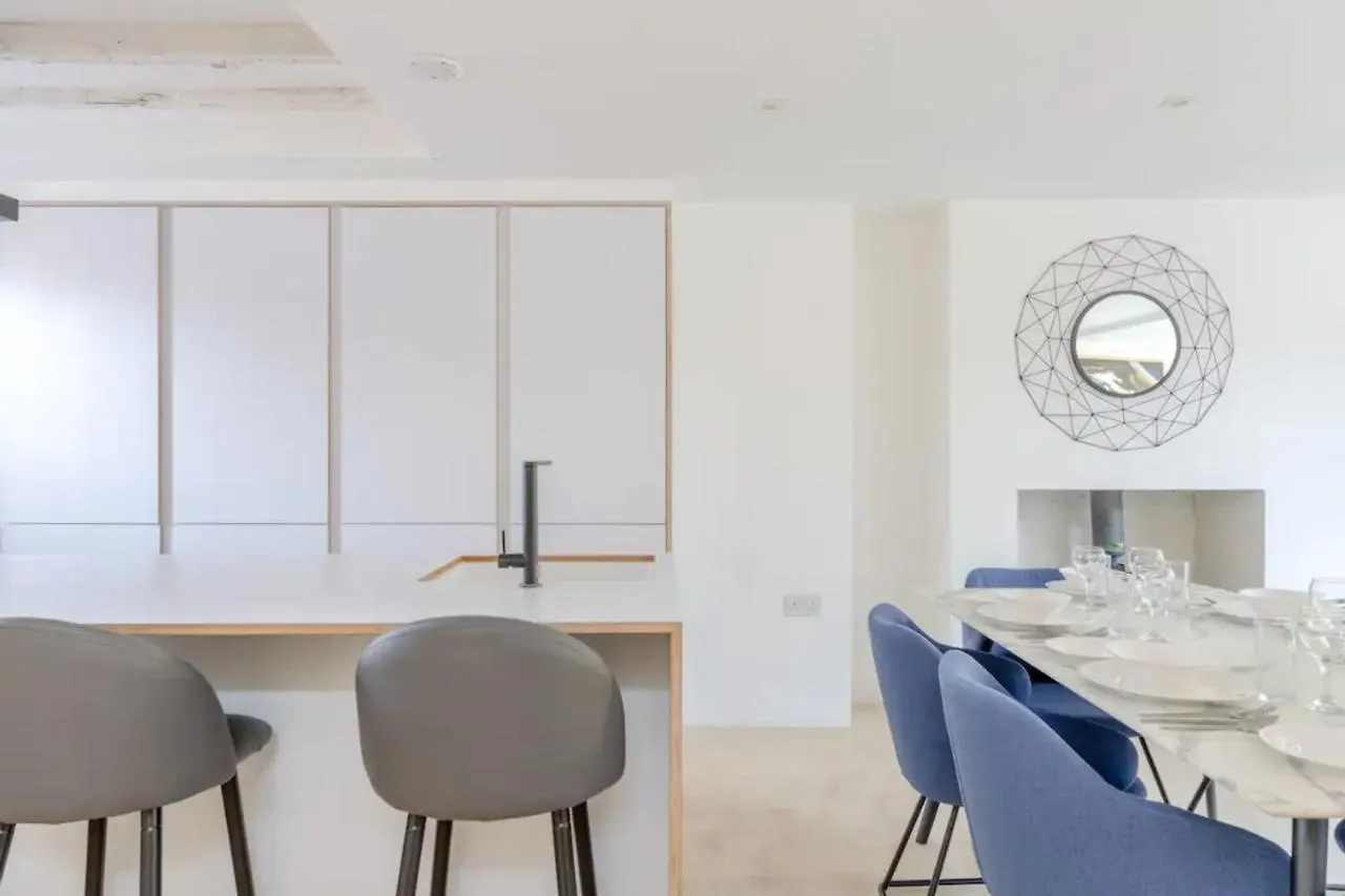 Luxury 2 Bedroom Garden Flat - Hackney London 0*,  United Kingdom