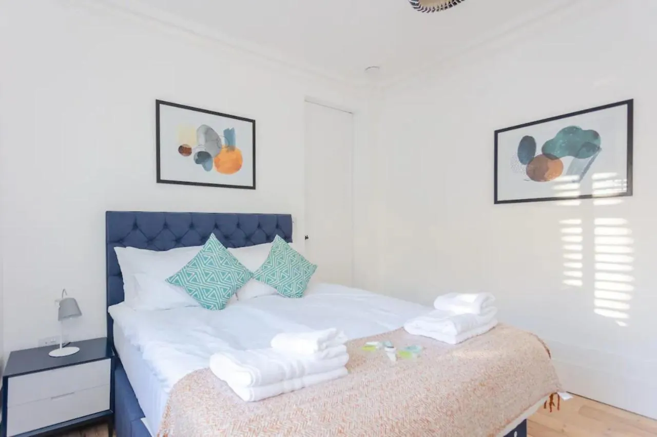 Luxury 2 Bedroom Garden Flat - Hackney London